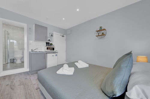 Photo 5 - Captivating 1-bed Studio in West Drayton