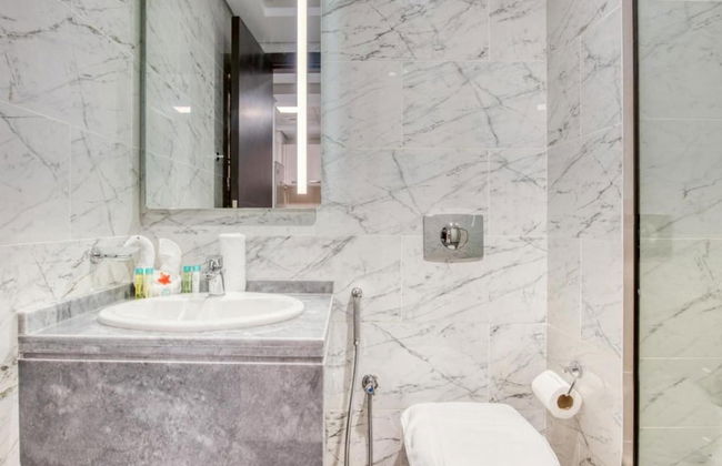 Elite LUX Holiday Homes - Stylish 1 BR Pool World Class Gym in Dubai South - Foto 16