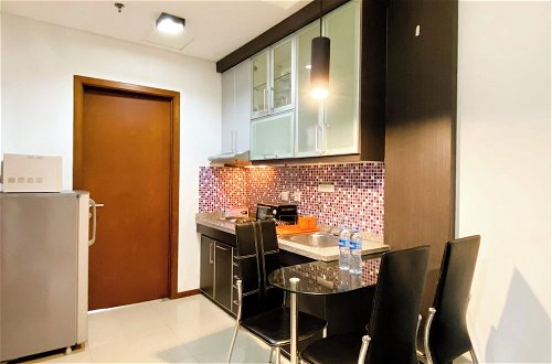 Photo 8 - Homey Living 1Br Apartment At Thamrin Residence