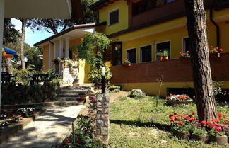 Photo 1 - Cozy Villa With Large Garden Near the Beach