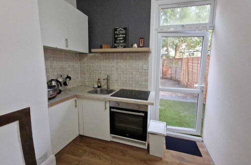 Photo 5 - Peaceful Well Equipped Flat Near Central London