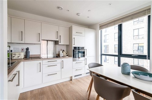 Photo 5 - Modern Brixton Jewel Apartment