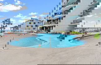 Foto 1 - Steps to Paradise: Ground-floor 2br/2ba Beachfront Condo, Sleeps 8, Gulf Views!