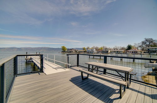 Foto 6 - Waterfront Lakeport Rental Home w/ Private Dock