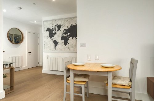 Foto 26 - Impeccable 3-bed Apartment in London
