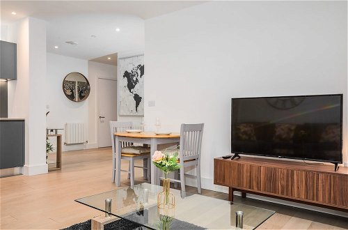 Foto 17 - Impeccable 3-bed Apartment in London
