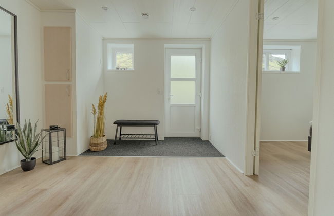 Dahlastova | Stunning Boathouse | Bay View | 3Br - Photo 2