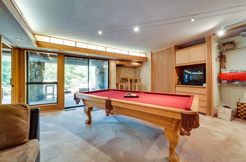 Foto 6 - Expansive Tahoe Donner House With Hot Tub