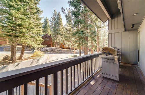 Foto 7 - Expansive Tahoe Donner House With Hot Tub