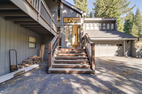 Foto 45 - Expansive Tahoe Donner House With Hot Tub