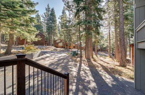 Foto 18 - Expansive Tahoe Donner House With Hot Tub