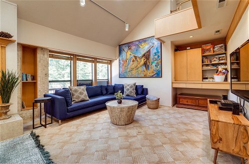 Photo 14 - Expansive Tahoe Donner House With Hot Tub