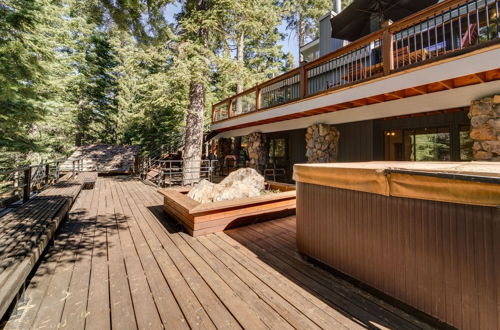 Photo 2 - Expansive Tahoe Donner House With Hot Tub