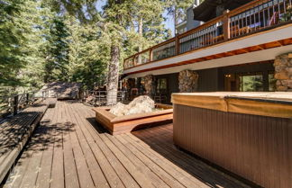 Foto 2 - Expansive Tahoe Donner House With Hot Tub