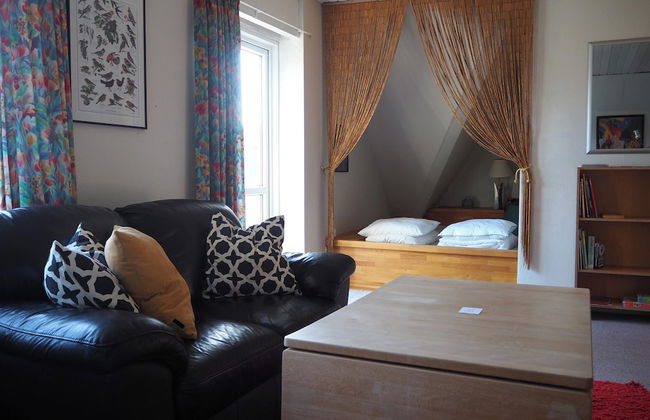 Lovely Town Apartment - Sleeps 5, Parking & Garden - Photo 26