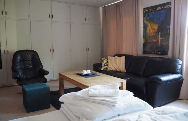 Lovely Town Apartment - Sleeps 5, Parking & Garden - Photo 4