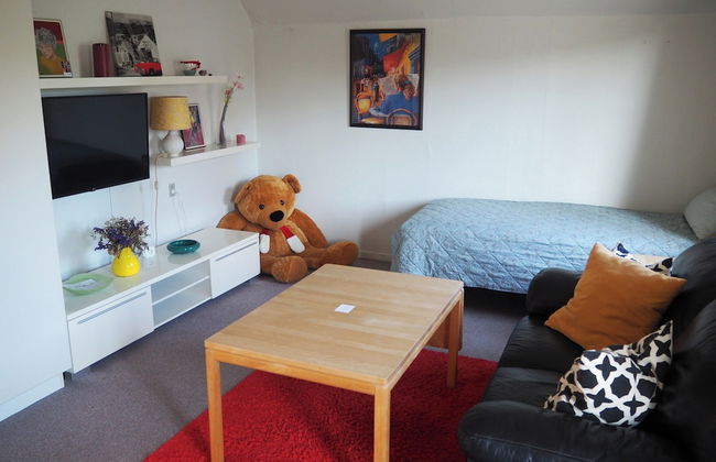 Lovely Town Apartment - Sleeps 5, Parking & Garden - Photo 7