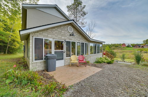 Foto 4 - Riverfront Cheboygan Cabin w/ Kayaks & Dock