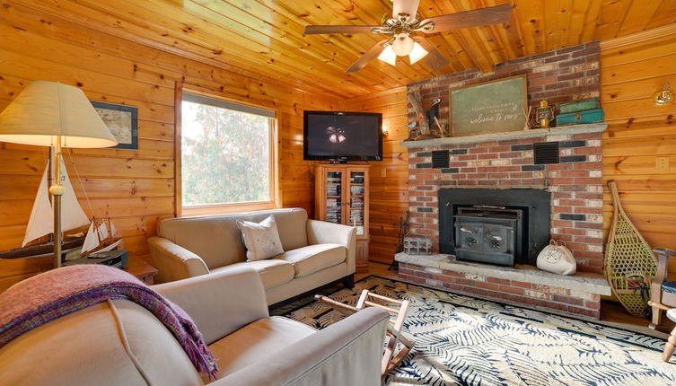 Foto 1 - Riverfront Cheboygan Cabin w/ Kayaks & Dock