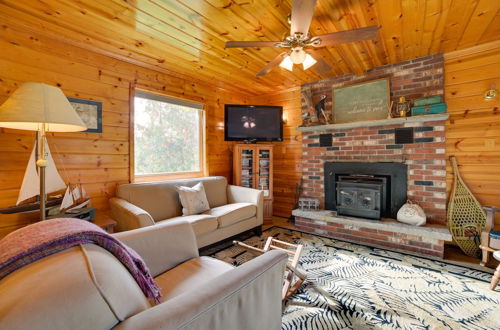 Foto 1 - Riverfront Cheboygan Cabin w/ Kayaks & Dock