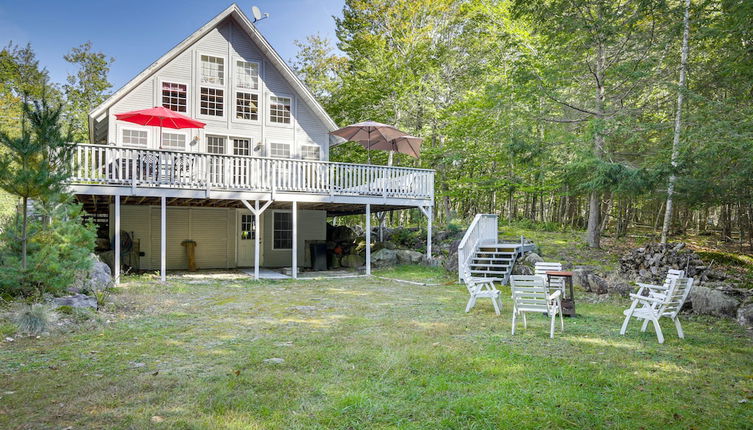 Foto 1 - Frye Island Family Cabin With Lake & Beach Access