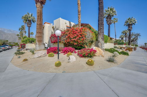 Foto 15 - Sleek Palm Springs Condo w/ Community Amenities