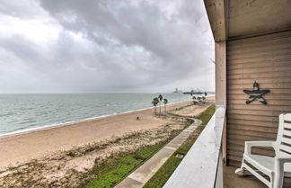 Photo 1 - Breezy Beachfront Condo in Heart of Corpus Christi