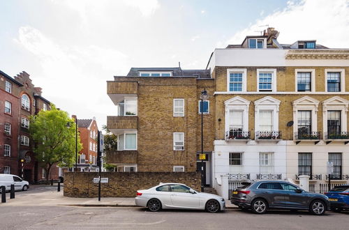 Photo 12 - Bright and Stylish Apartment in Trendy Islington by Underthedoormat