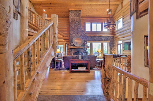 Foto 10 - Cozy Fairplay Log Cabin w/ Deck: 26 Mi to Breck
