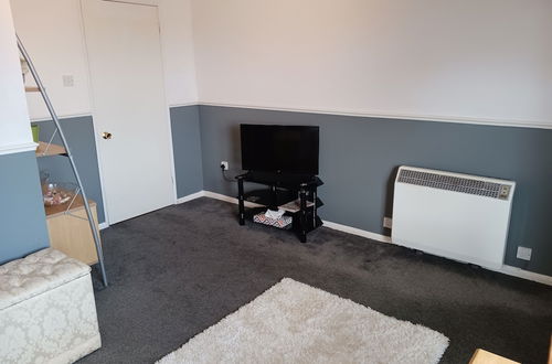 Photo 18 - Cosy 1-bed Apartment in Swindon, Private Parking