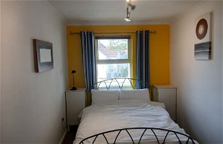 Photo 3 - Cosy 1-bed Apartment in Swindon, Private Parking