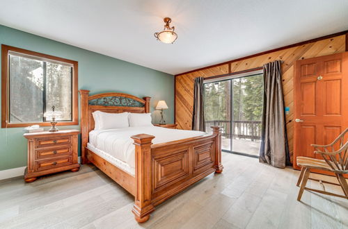Photo 23 - Updated Tahoe Donner Cabin w/ Golf Course Views