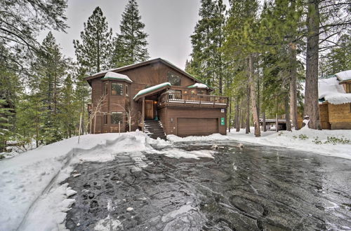 Foto 10 - Updated Tahoe Donner Cabin w/ Golf Course Views