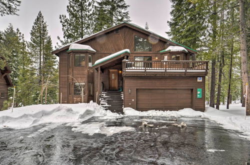 Foto 5 - Updated Tahoe Donner Cabin w/ Golf Course Views