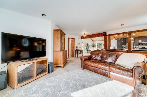 Foto 19 - Updated Tahoe Donner Cabin w/ Golf Course Views
