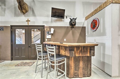 Photo 31 - Kansas Hunting Lodge: Pets & Large Groups Welcome