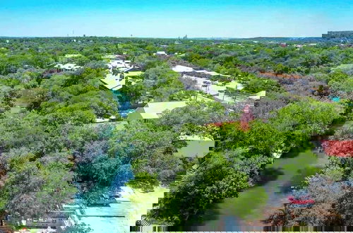 Foto 33 - Luxurious Riverfront Condo Just 1 Blk to Schlitterbahn!