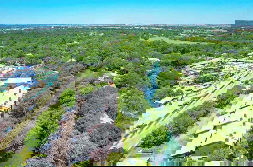 Foto 32 - Luxurious Riverfront Condo Just 1 Blk to Schlitterbahn!