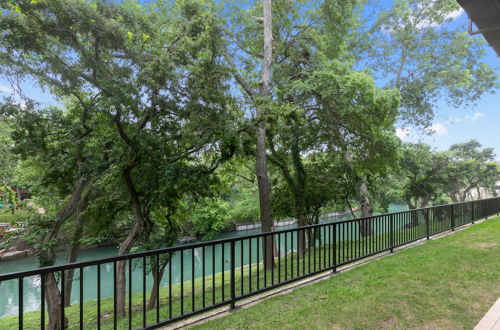 Foto 31 - Luxurious Riverfront Condo Just 1 Blk to Schlitterbahn