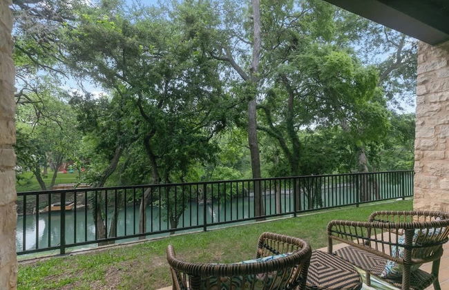 Luxurious Riverfront Condo Just 1 Blk to Schlitterbahn! - Foto 15