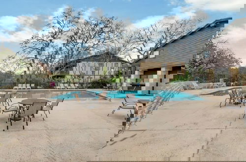 Foto 19 - Luxurious Riverfront Condo Just 1 Blk to Schlitterbahn!