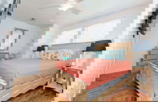 Foto 2 - Resort Pool & Pet Friendly Sleeps 9