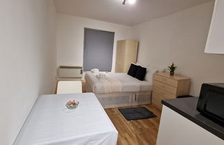 Photo 2 - Compact Living Cosy Studio Flat in London