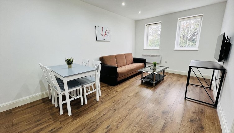 Photo 1 - 1-bed Apartment in Ealing