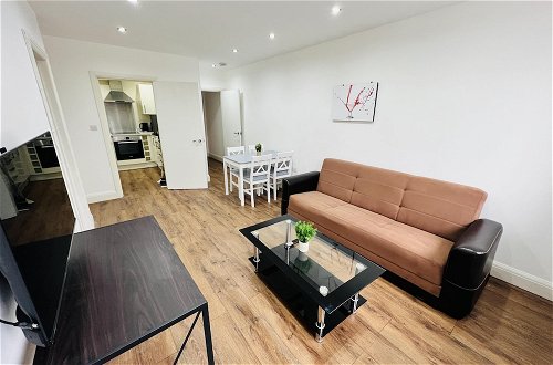 Photo 16 - 1-bed Apartment in Ealing