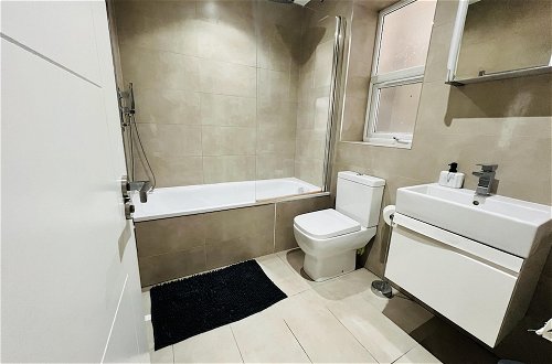 Photo 20 - 1-bed Apartment in Ealing