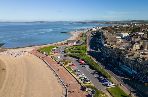 Foto 47 - Remarkable 2-bed Cottage in Morecambe bay hot tub