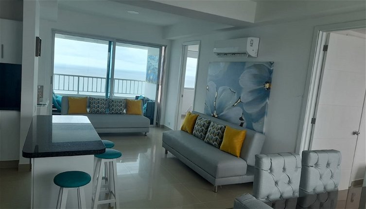 Photo 1 - 2 Bedroom Beachfront Apartment 2p1-al4 With Pool And Wifi