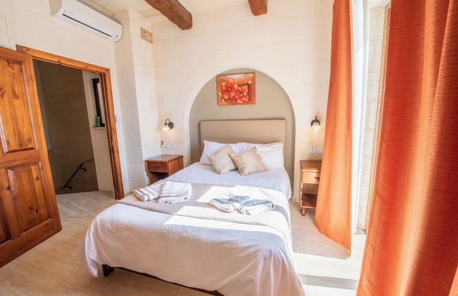 Ta Lucija 2 Bedroom Villa With Private Pool - Photo 14