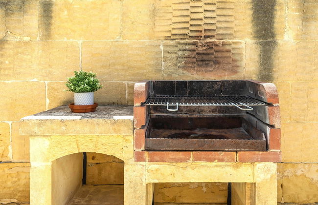 Ta Lucija 2 Bedroom Villa With Private Pool - Photo 31